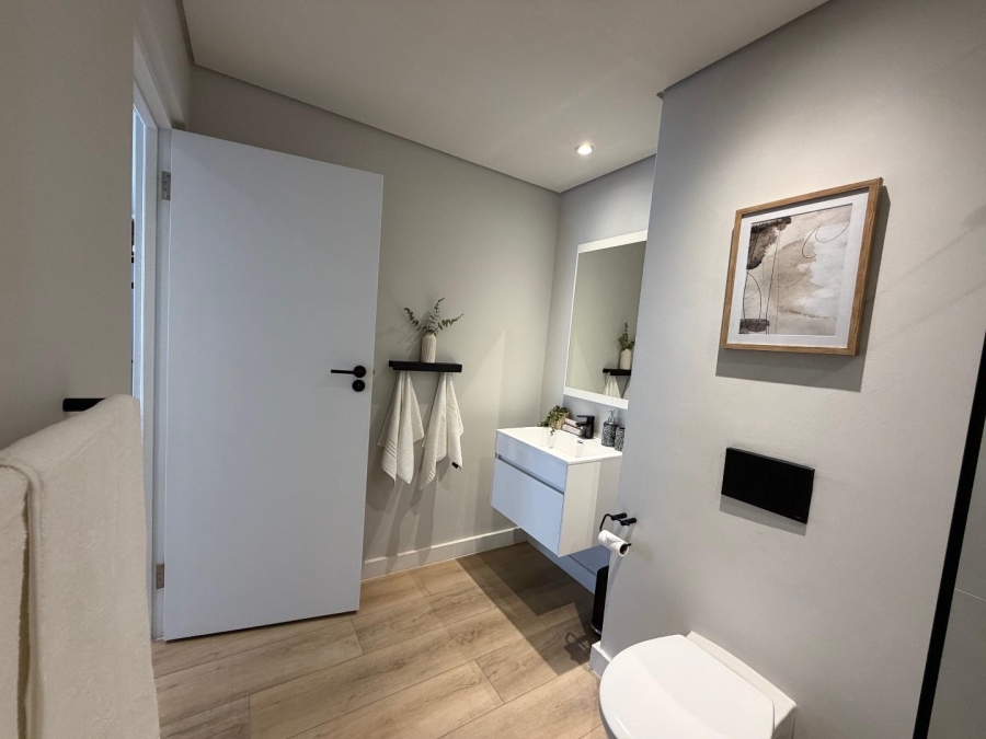 To Let 1 Bedroom Property for Rent in Sea Point Western Cape